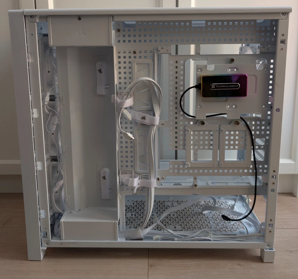 Corsair Frame 5000d white rear connecting case - Used but great condition - Image 2 of 4