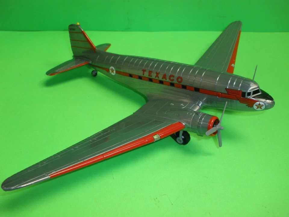 DOUGLAS DC-3C GOONEY BIRD WINGS OF TEXACO AIRPLANE SPECIAL ED. #11 ( MINT BOX ) - Image 2 of 3