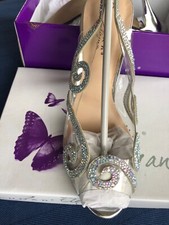 Lunar Elegance ladies shoe and clutch bag set.size 7 silver.