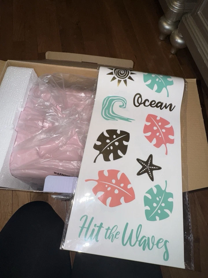 New in Box Disney Princess X PopSugar Happily Ever After Pink 6L Fridge - Image 4 of 4