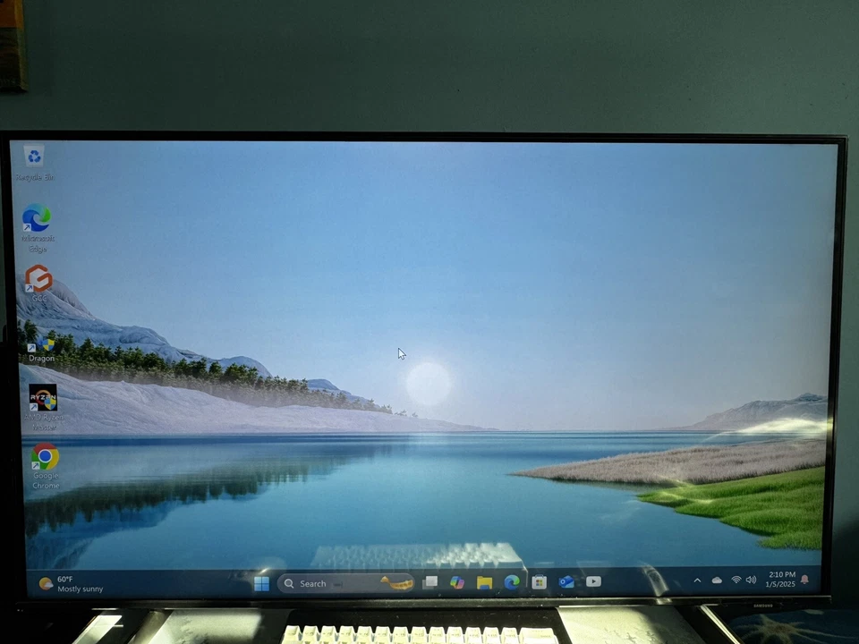 Samsung CU8000 (UN43CU8000FXZA) 43'' 4K UHD HDR LCD Crystal LED Smart TV - Image 2 of 4