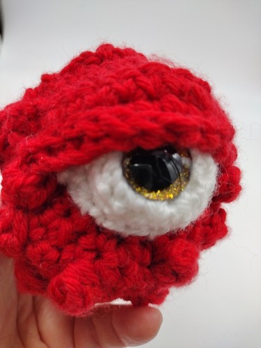 73322 Amigurumi Handmade Warty Bumpy Eyeball Monster red. Looking for a home. - Picture 6 of 8