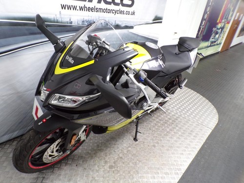 2025 APRILIA RS 125 WITH ONLY 431 MILES FROM NEW - Picture 4 of 20