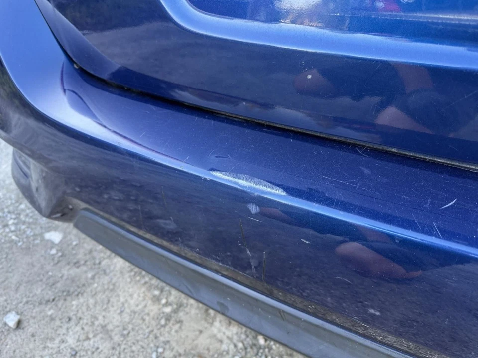 Cubierta de parachoques trasero azul Nissan Sentra 2016-2019 Foto 4 de 4