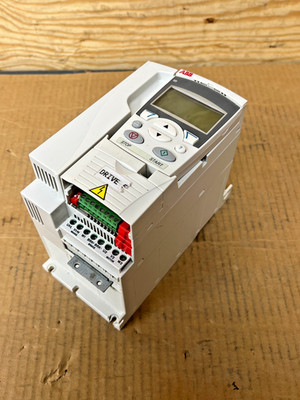ABB, ACS355-03U-09A8-2, 3HP AC DRIVE WITH KEYPAD, XLNT TAKEOUT! MAKE OFFER!!
