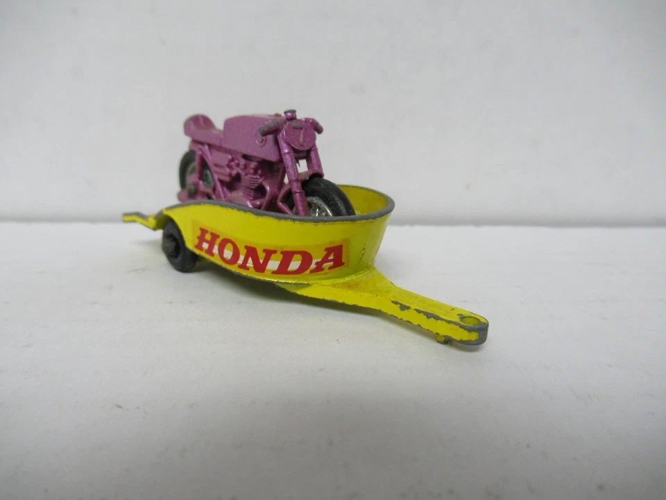 Remolque Honda Matchbox Lesney amarillo con motocicleta púrpura no. 38 Foto 3 de 4