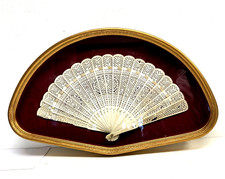 ANTICO VENTAGLIO VINTAGE DECORO TRAFORATO SCIMMIE ART DECO' TECA LEGNO ORO '900