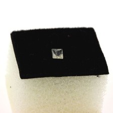 Pierres et Minéraux. 0.08 cts SODALITE UV COULEUR CHANGEANTE. VS Pakistan.