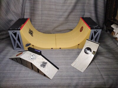 Tech Deck - Ultimate Half-Pipe Ramp and more Ramps Lot