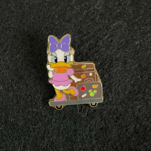 Shanghai Disney Daisy Duck Parade Pin - Picture 1 of 1