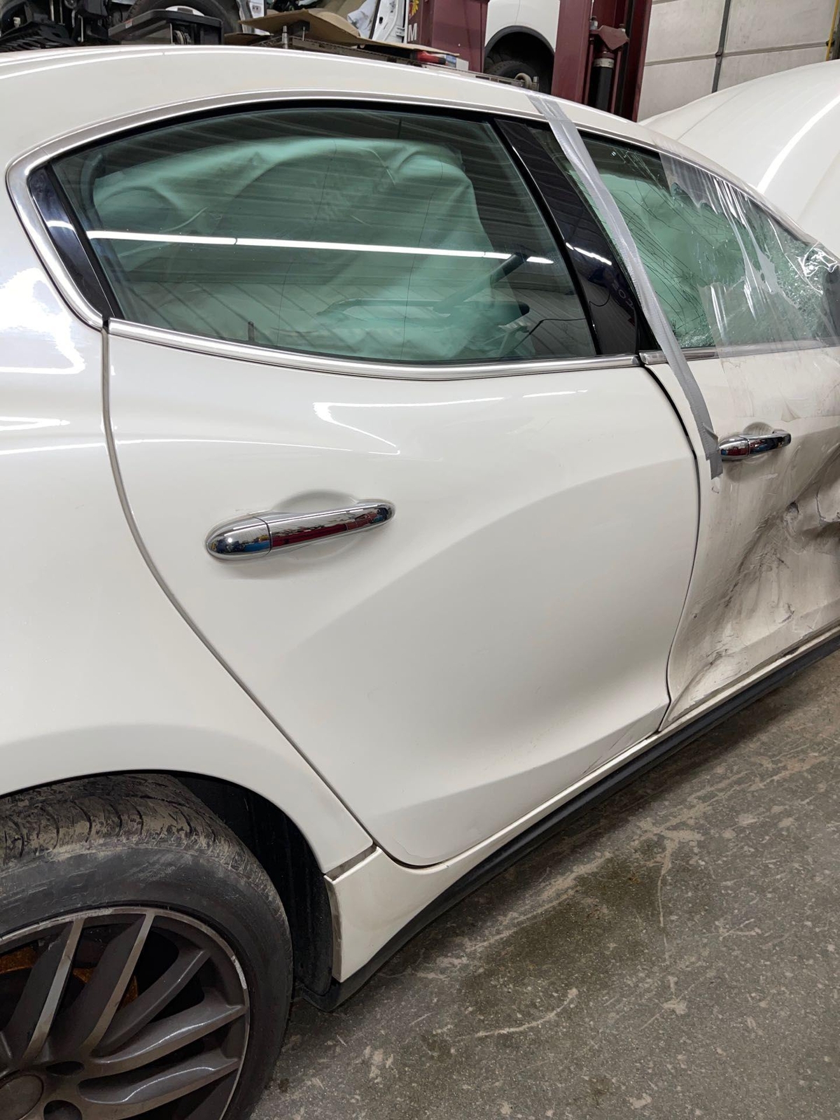 (LOCAL PICKUP ONLY) 17 MASERATI GHIBLI Rear Door Right