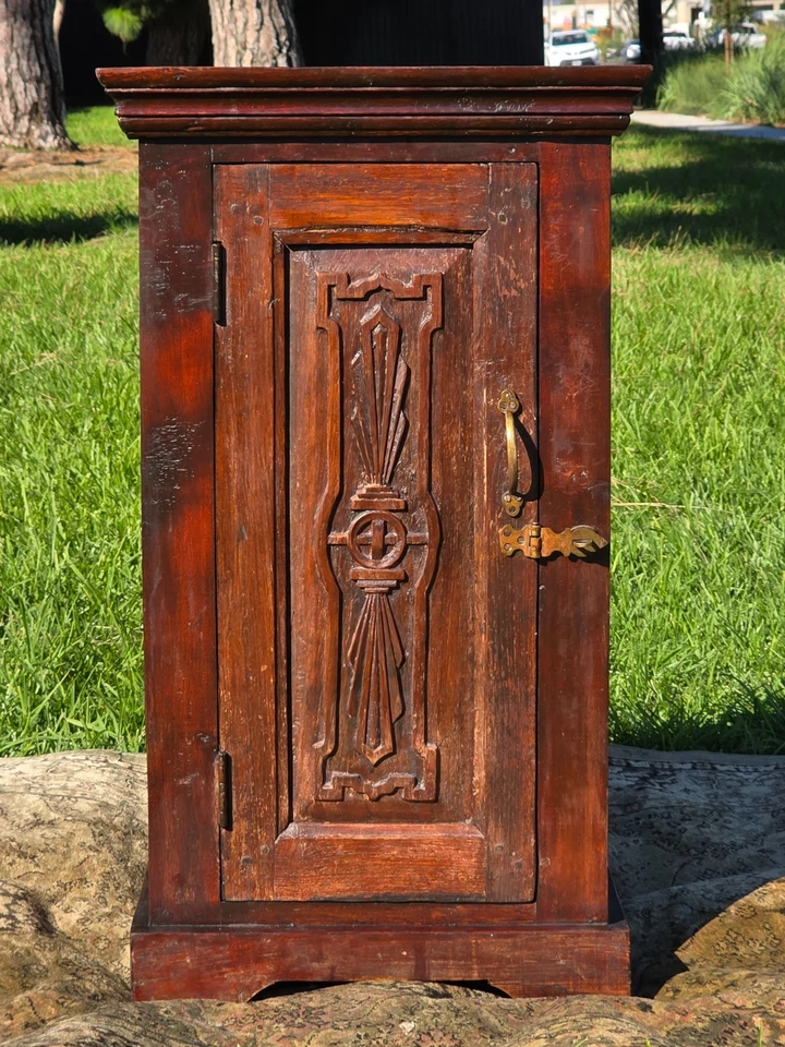 Vintage Spanish Colonial Revival Nightstand – Hand-Carved Solid Wood c.1920s–40s - Image 2 of 4