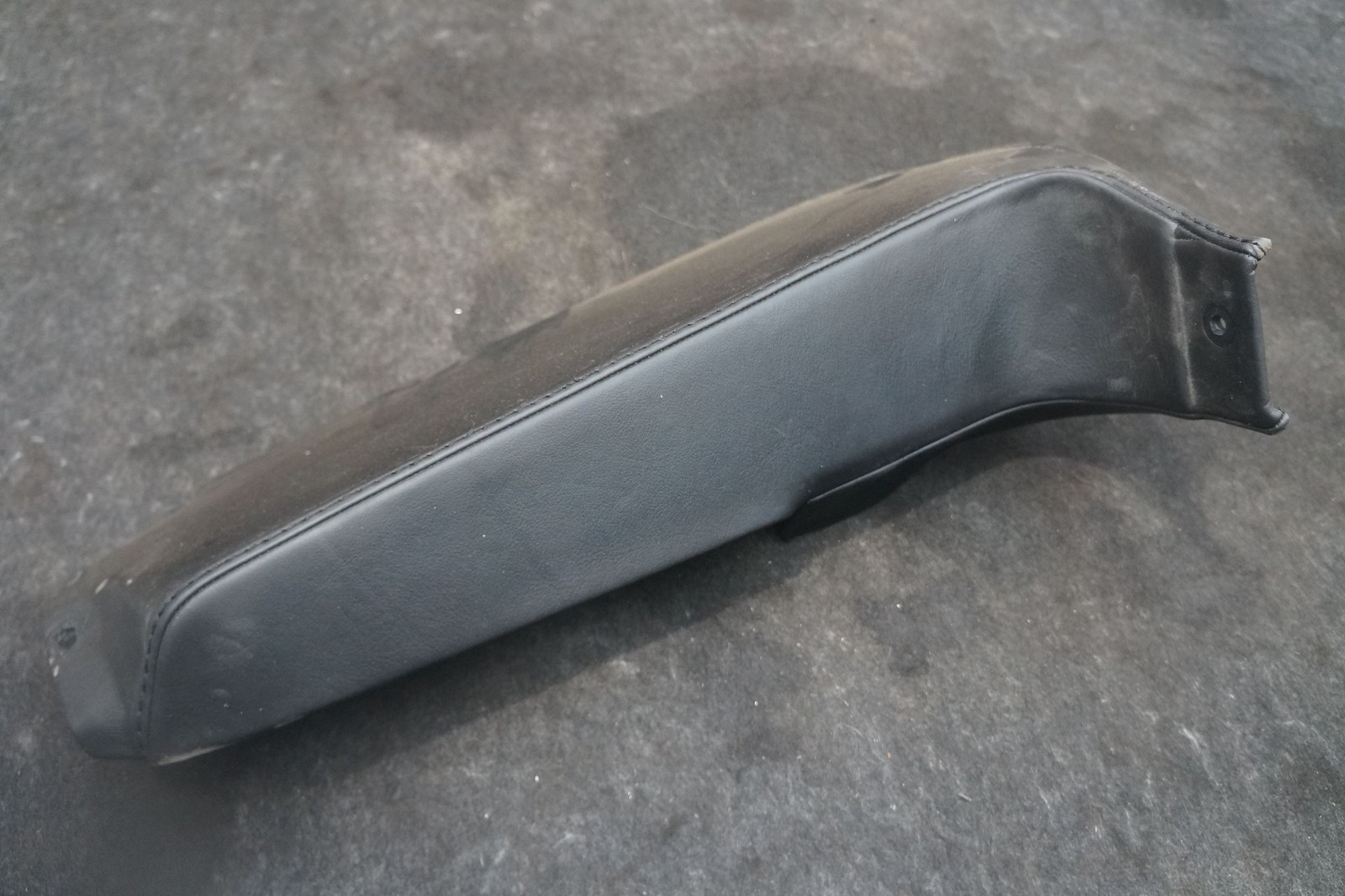 Front Right A Pillar Lower Kick Trim 6G33-02348-BBW Aston Martin V8 Vantage 2006