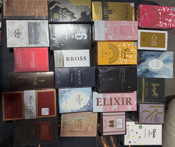 24 Perfumes de Hombre y Mujer 80 Ml a 100 ML Cada Uno Set con Bolsa de Organza Lote 3