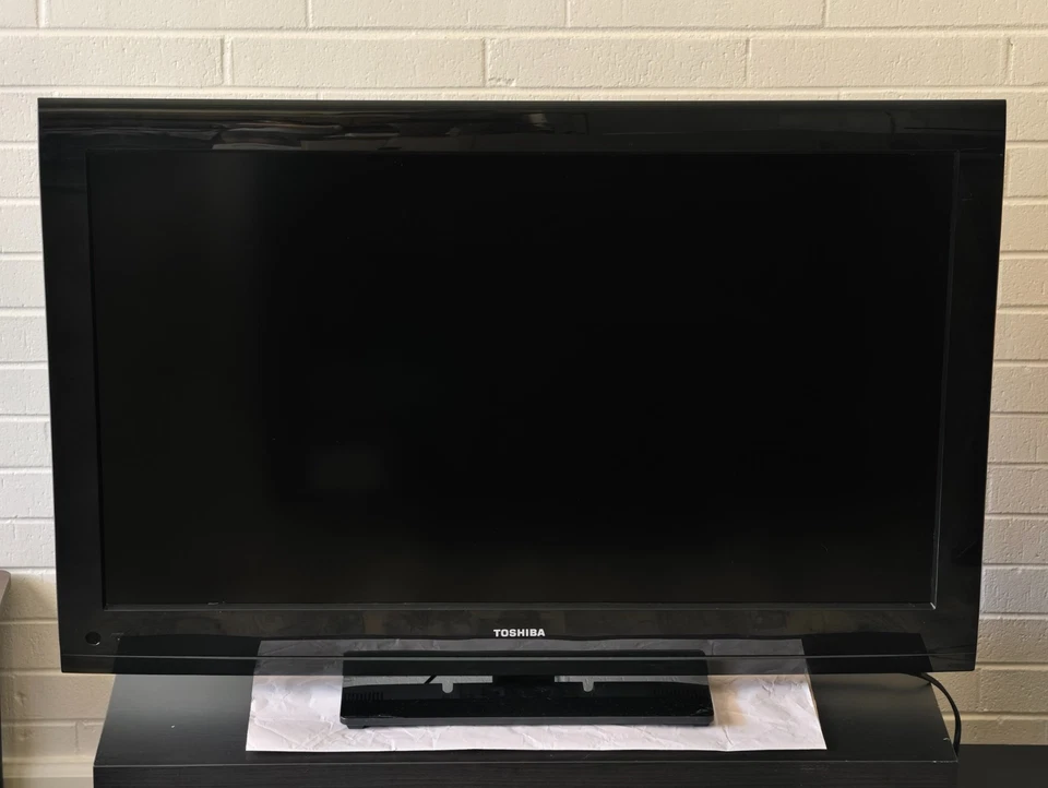 Toshiba - Clase 40" (40" Diag.) - TV LCD - 1080p - HDTV 1080p (2011) Foto 3 de 4