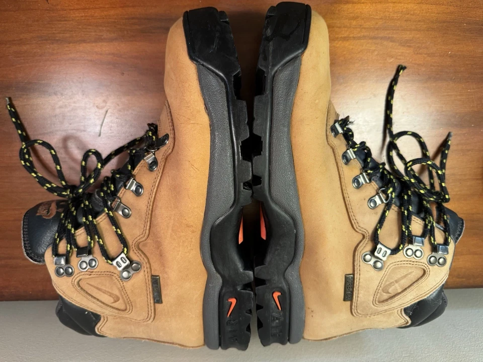 Botas Goretex de gamuza tostada Nike Air ACG de colección para hombre 11 suelas negras Foto 4 de 4