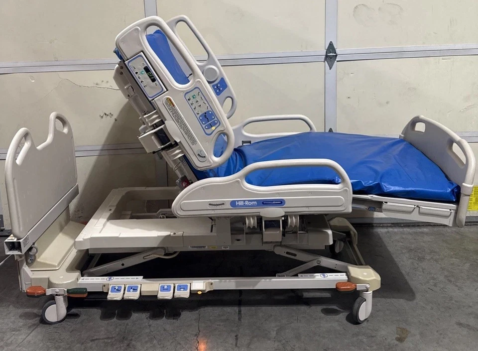 Cama de hospital Hill-rom Versacare P3200 + colchón Foto 2 de 4