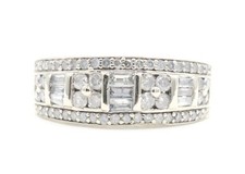 Women's 0.97 Ctw Baguette  Round Diamond 10KT White Gold Cluster Ring 3.62g