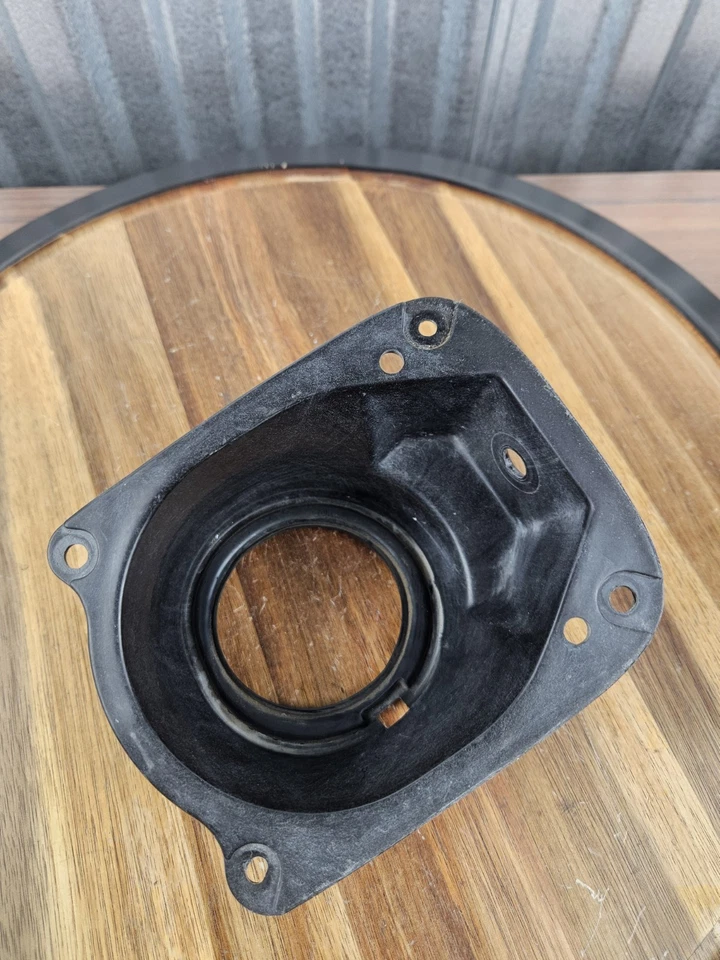 GAS CAP FUEL FILLER PIPE SHIELD TUBE QUARTER PANEL SPACER MOUNT 2002 GS300 GS400 Foto 2 de 4