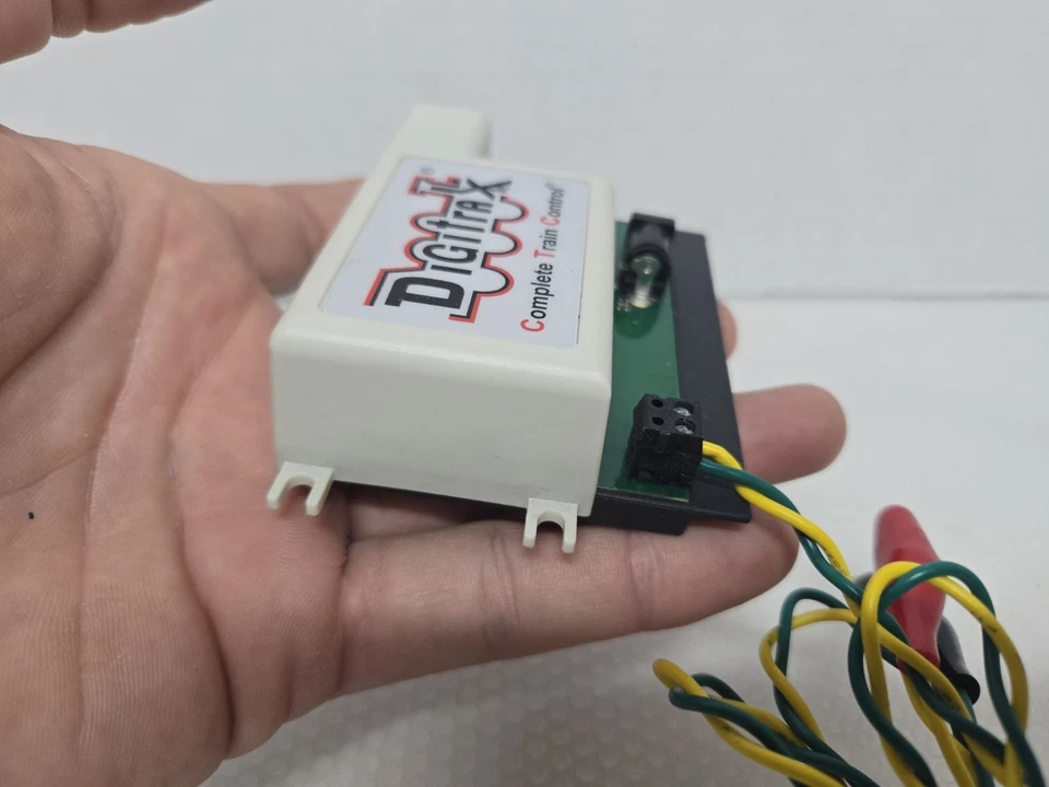 Digitrax PR4 DCC 4-Block Occupancy Detector - Image 4 of 4