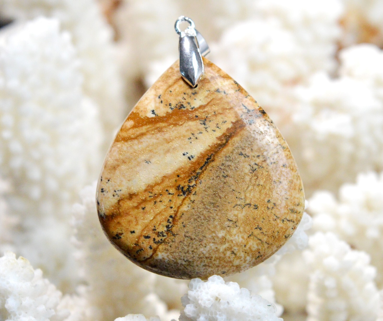 Pendentif cabochon jaspe paysage 69 carats, pierre naturelle de Namibie haut de gamme