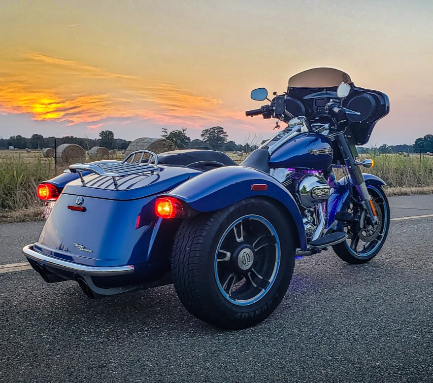 Eagle Lights Smoked Strobing LED Taillight Kit Harley Davidson Tri Glide Models - Image 2 of 4