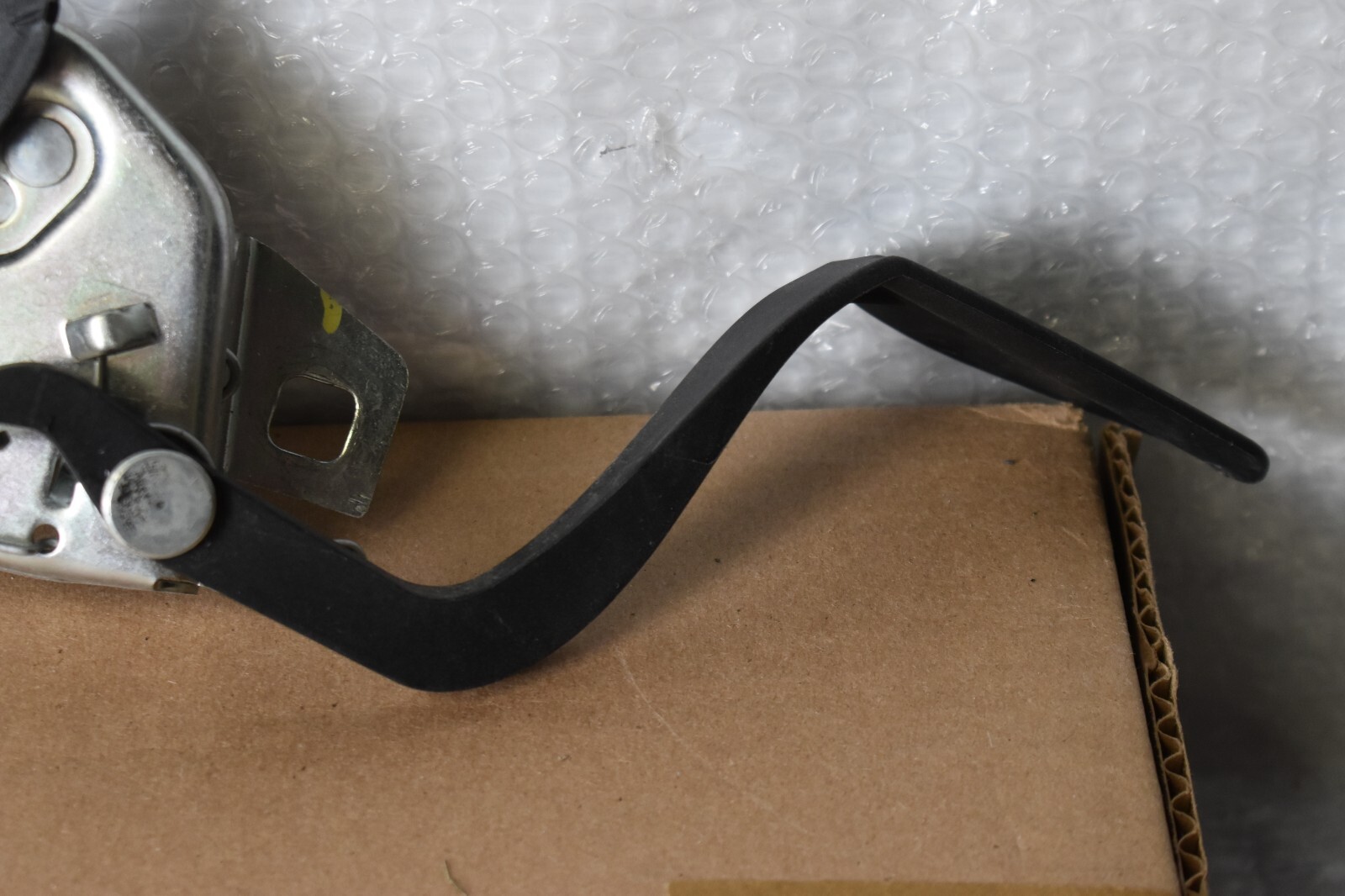 MASERATI QUATTROPORTE GRANTURISMO HOOD LATCH 2009-2011 OEM 067278100