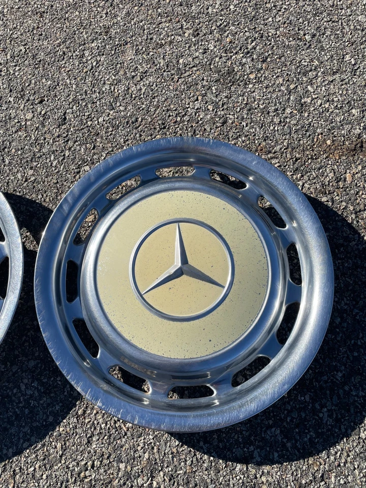 Fábrica 1969 a 1983 Mercedes Benz 240D 450 SEL Pagoda calotas creme arranhado - Imagem 4 de 4
