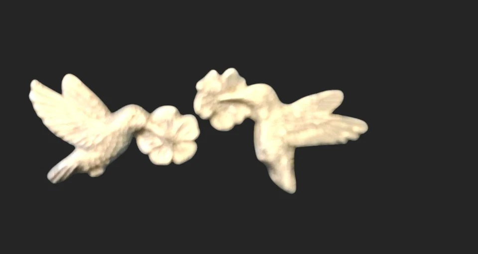 Pendientes colibríes de peltre bebiendo néctar de flores nuevos con etiquetas peltre puro  Foto 3 de 3