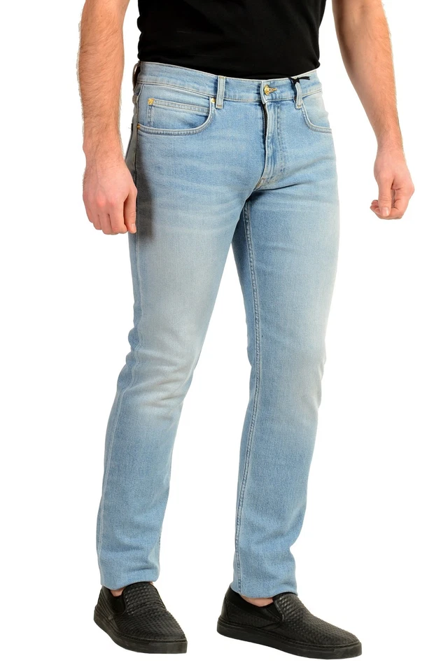 Jeans Versace masculino azul claro logotipo lavagem bordado perna reta EUA 32 IT 48 - Imagem 2 de 4