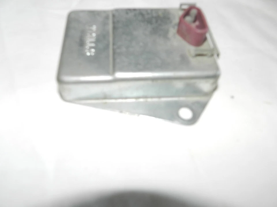 Внешний регулятор напряжения WELLS Dodge корпус A, B, E б/у - Изображение 2 из 4