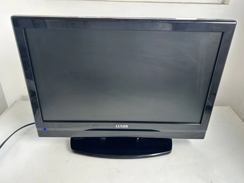 Luxor LUX-19-822-COB 19'' Inch HD Ready LCD TV/DVD Combi With Freeview No Remote - Image 2 of 4