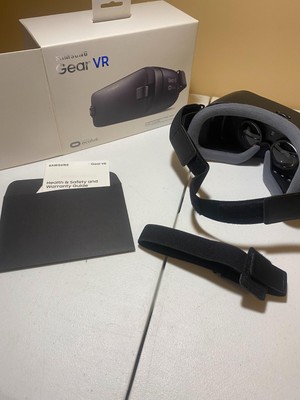 Samsung Gear VR Powered by Oculus SM- Virtual Reality Headset. OB