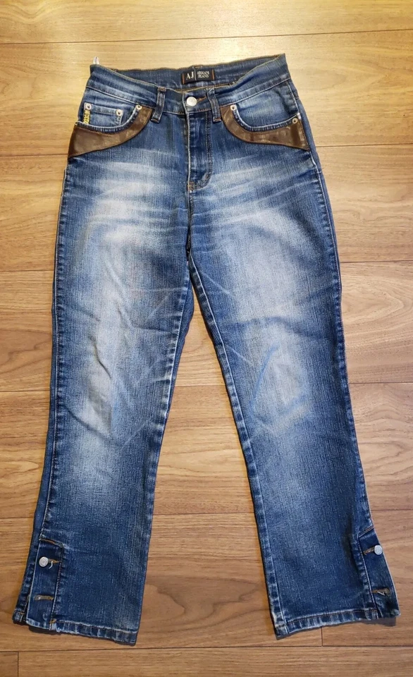 Armani Jeans para mujer 26x25 Azul Denim Lavado Medio Corte Bota Parche de Colección Años 90 Foto 3 de 4