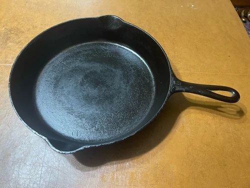 Griswold Cast Iron #10 Small Logo Skillet  716E Erie