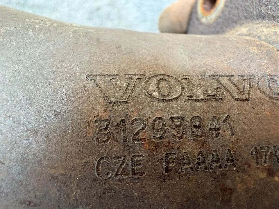 VOLVO XC90 2016-2025 SISTEMA DE ESCAPE DEL MOTOR 2,0 L TUBO INTERMEDIO OEM Foto 4 de 4