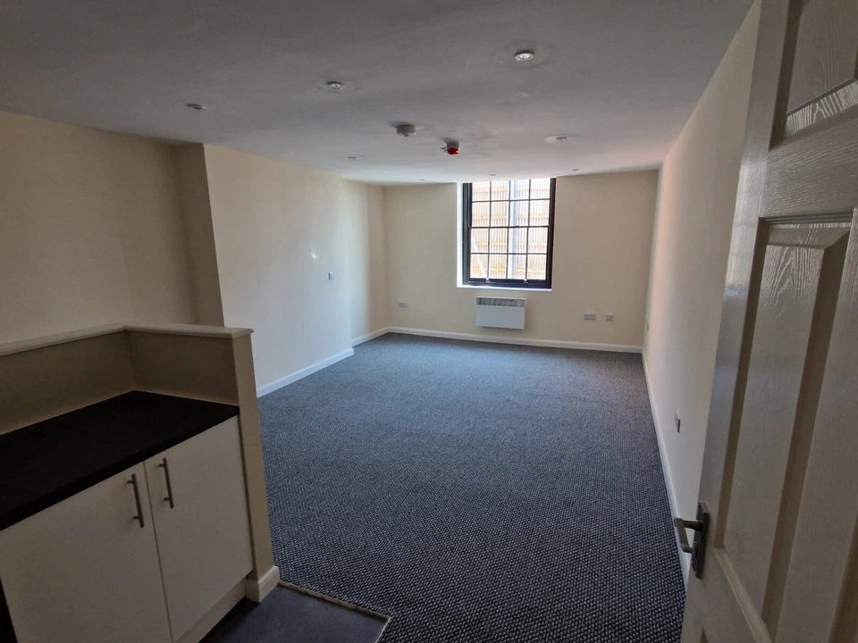 Investment Property Wrexham 6 York St 4 Flats + Shop (optional) cash / trades ok - Image 4 of 4