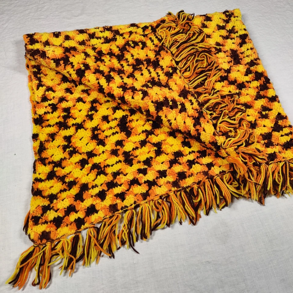 Manta vintage hecha a mano de ganchillo afgana a rayas amarillas y naranjas 54x48" Foto 3 de 4