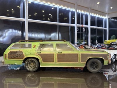 18.18. Greenlight Vacation Wagon Queen Family Truckster Zerstörte Version mit Schachtel