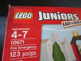 NEW!  LEGO JUNIORS - AGES 4-7 - FIRE EMERGENCY 10671 - 123 PIECES