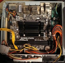 ASRock QC5000-ITX/PH Mit Eingebautem Netzteil Und Netzstecker
