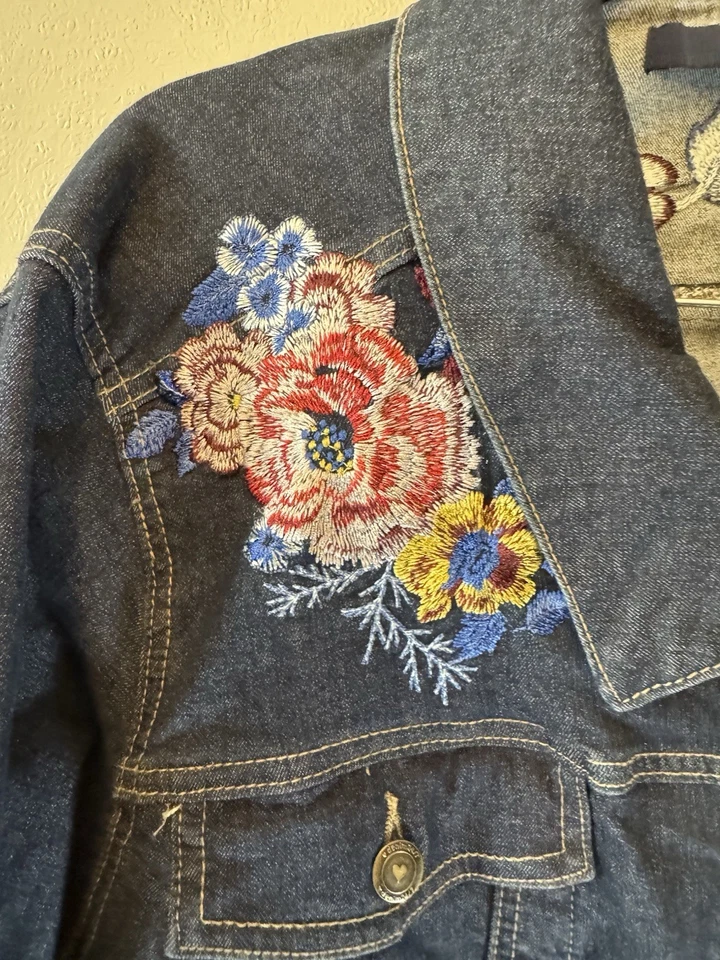 Chaqueta de Jean Denim 24/7 Talla Grande Floral Bordada Talla 32W Foto 2 de 4