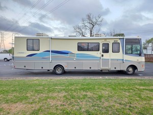 1998 FLEETWOOD SOUTHWIND Class A Model 35W 36FT J 45K Miles V8 Gas Ford 2 AC