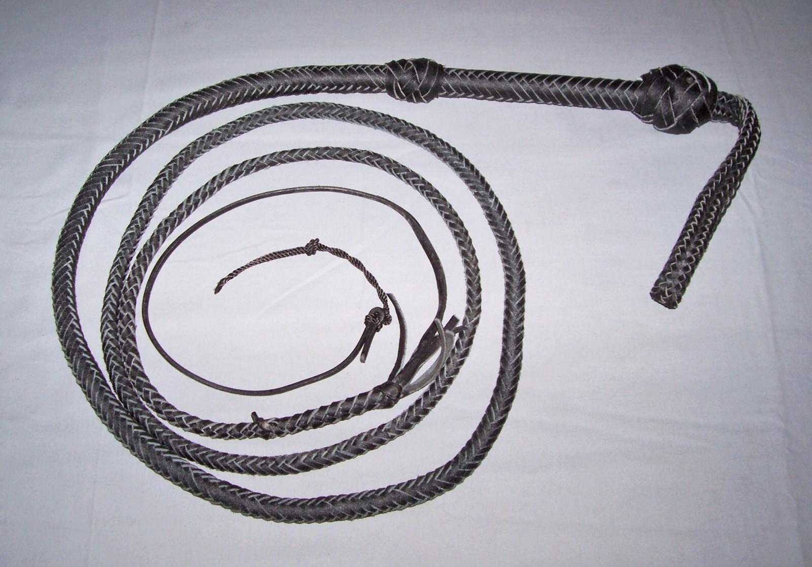 10 Ft (environ 3.05 m) 16 Tressé Noir en Cuir Véritable Indiana Jones Stunthomme Bull Whip 10 Ft (environ 3.05 m) 16 Tressé Noir en Cuir Véritable Indiana Jones Stunthomme Bull Whip