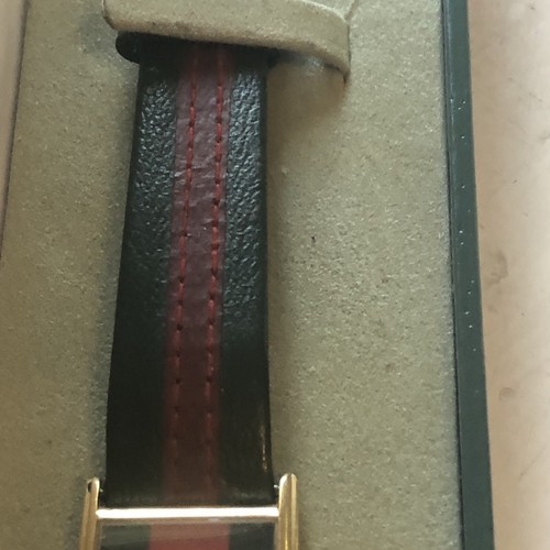 Gucci Red And Green Vintage Watch With Box - Picture 2 of 12
