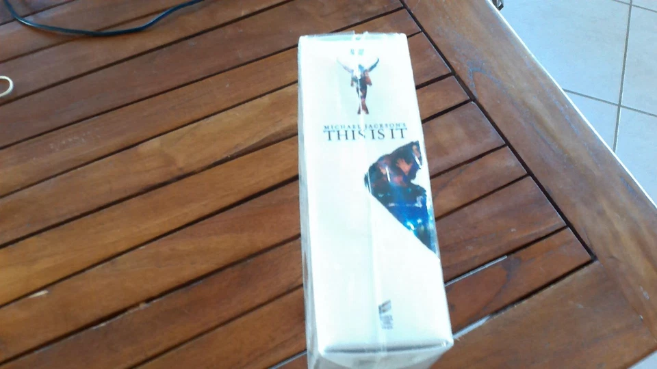 scelled new  Michael Jackson This is it  Box set Japan DVD Box Limited Release - Image 2 of 4