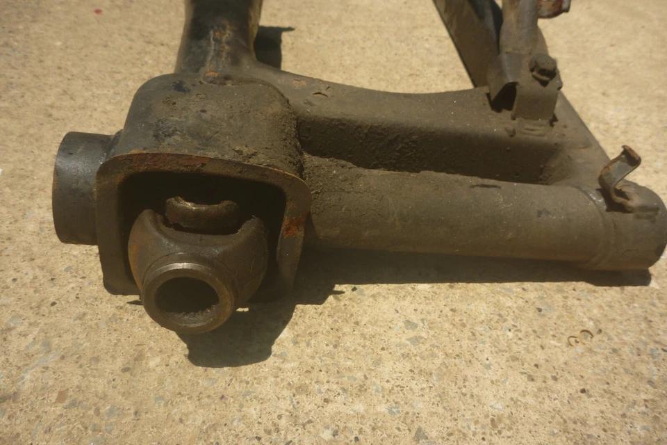 1980 Honda CB900C Rear Swing Arm, Frame & Driveshaft Foto 3 de 4