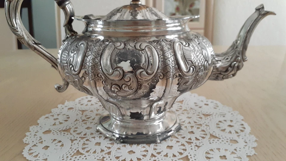 Tetera de plata rara antigua muy ornamentada del siglo XIX estampada Foto 4 de 4