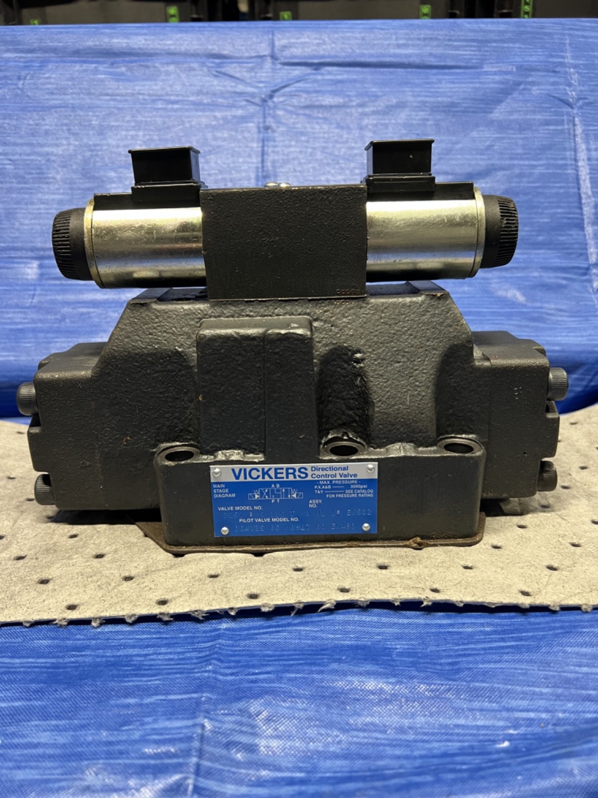 DG5V 8 S 33C T MU HL10 EN502 Vickers Valve (02-362167) - Reman/Tested