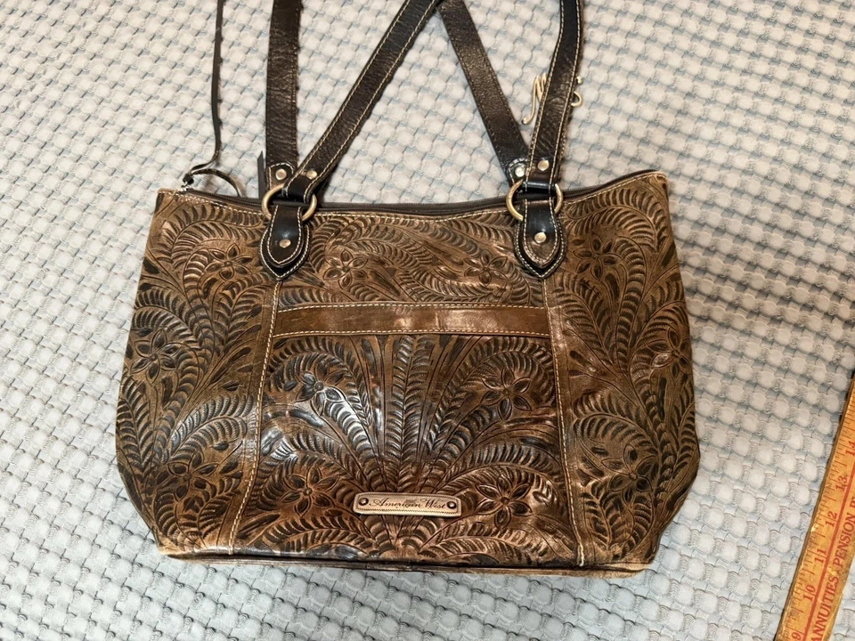 AMERICAN WEST 棕色黑色工具皮革铆钉单肩包十字架 — 第 2/4 张图片